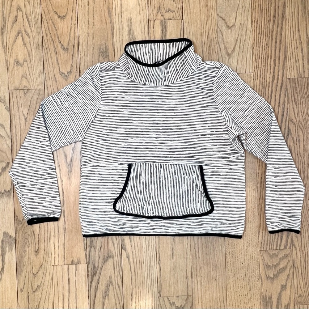 The North Face Women’s Textured Stripe Pullover with Front Pocket Size Medium
